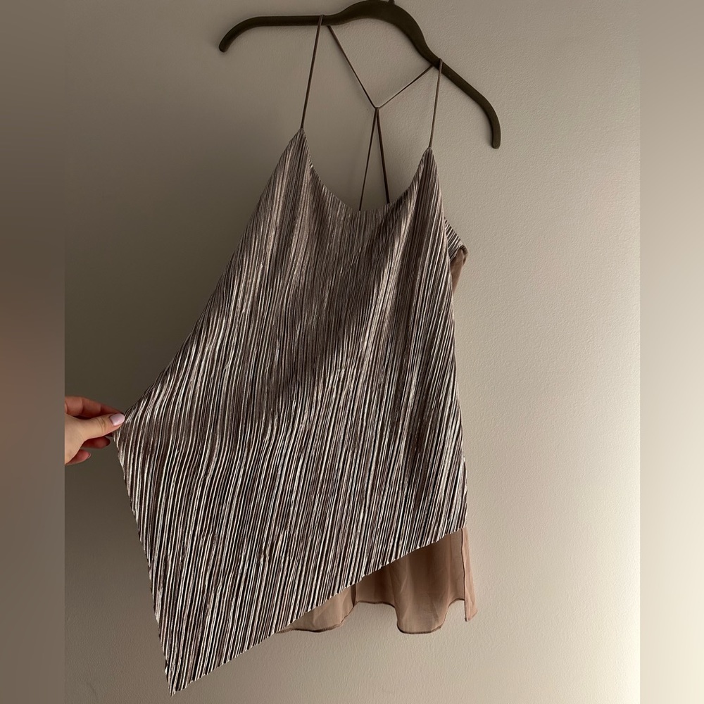 NWT Willow & Clay Asymmetrical Top in Silver/Mauve, size: L